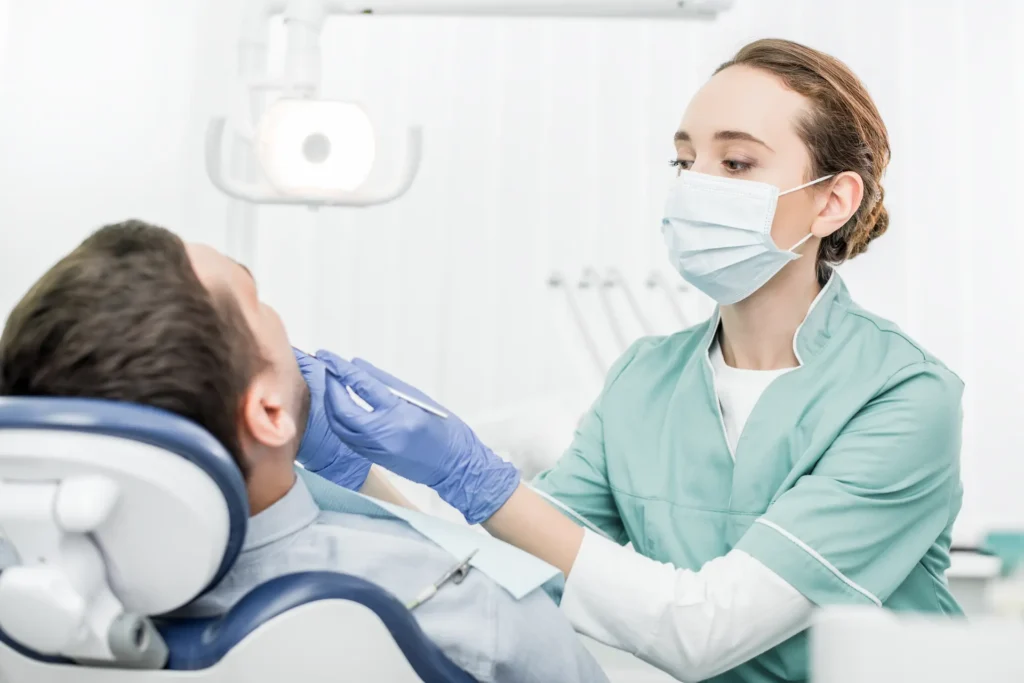 dentist for patient with toothache