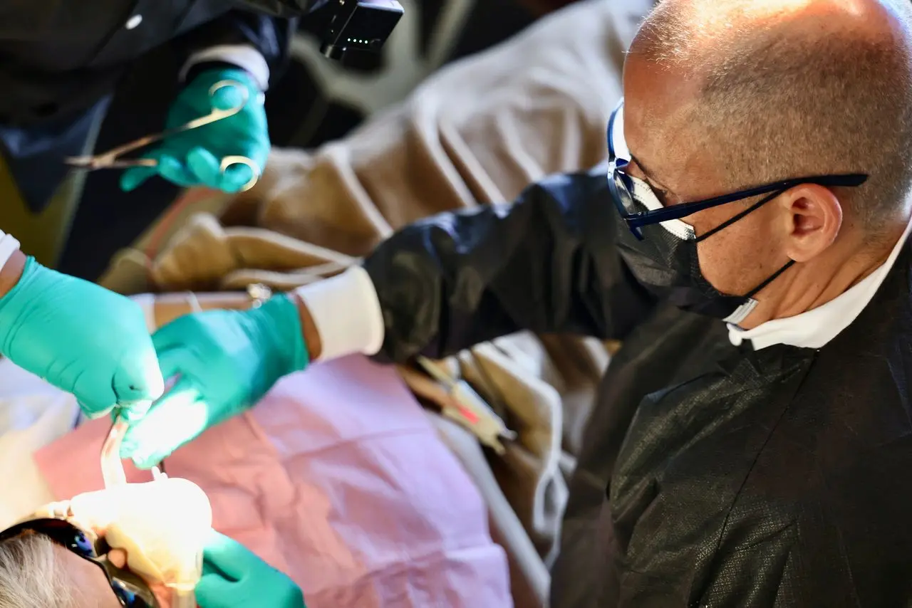 dental implants vs dentures